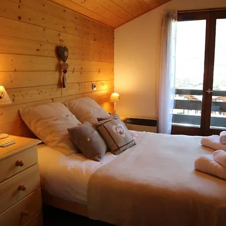 Apartment La Corniche, Morzine, Sleeps 6 *